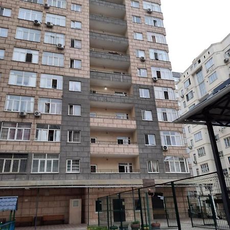 Diplomat Apartments Bisjkek Buitenkant foto
