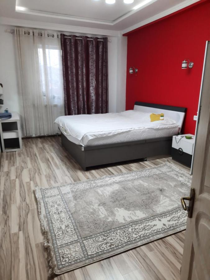 Diplomat Apartments Bisjkek Buitenkant foto