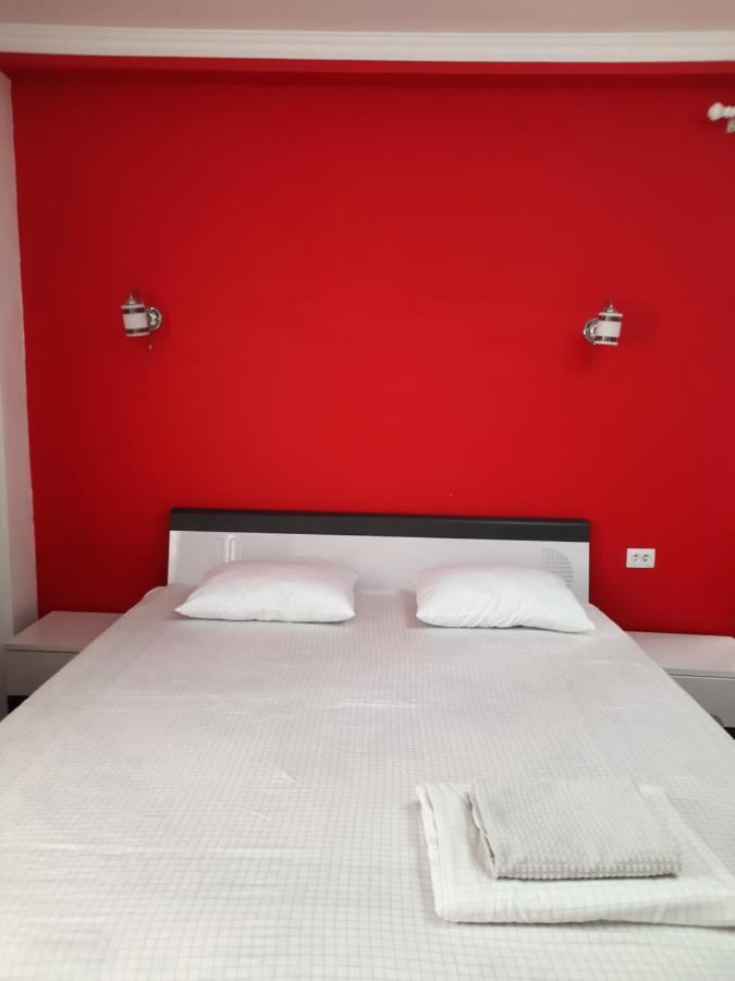 Diplomat Apartments Bisjkek Buitenkant foto