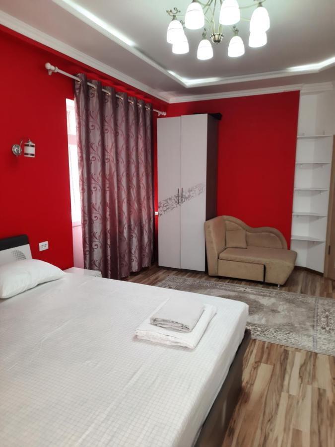 Diplomat Apartments Bisjkek Buitenkant foto