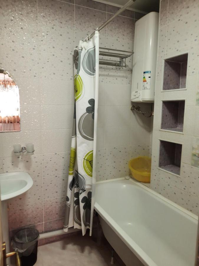 Diplomat Apartments Bisjkek Buitenkant foto