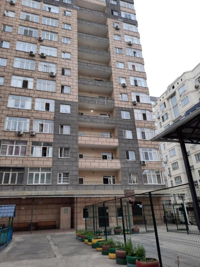 Diplomat Apartments Bisjkek Buitenkant foto