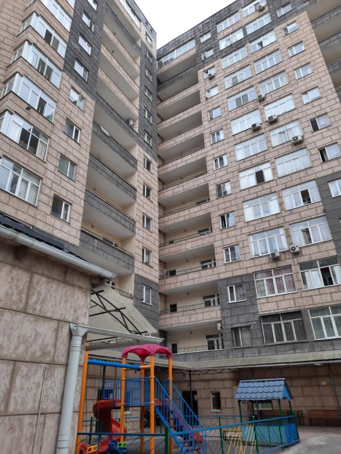 Diplomat Apartments Bisjkek Buitenkant foto