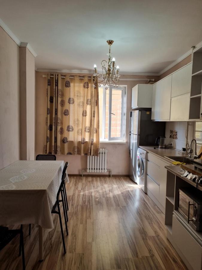 Diplomat Apartments Bisjkek Buitenkant foto